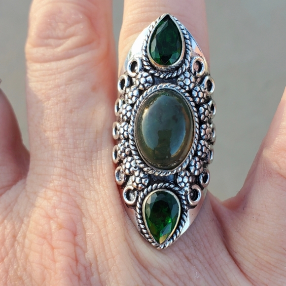 New Green Moss Agate and Peridot Silver Statement Ring. - Picture 6 of 16